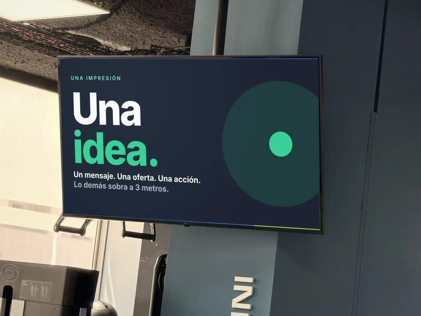 Pantalla horizontal de un gimnasio con una creatividad de una sola idea